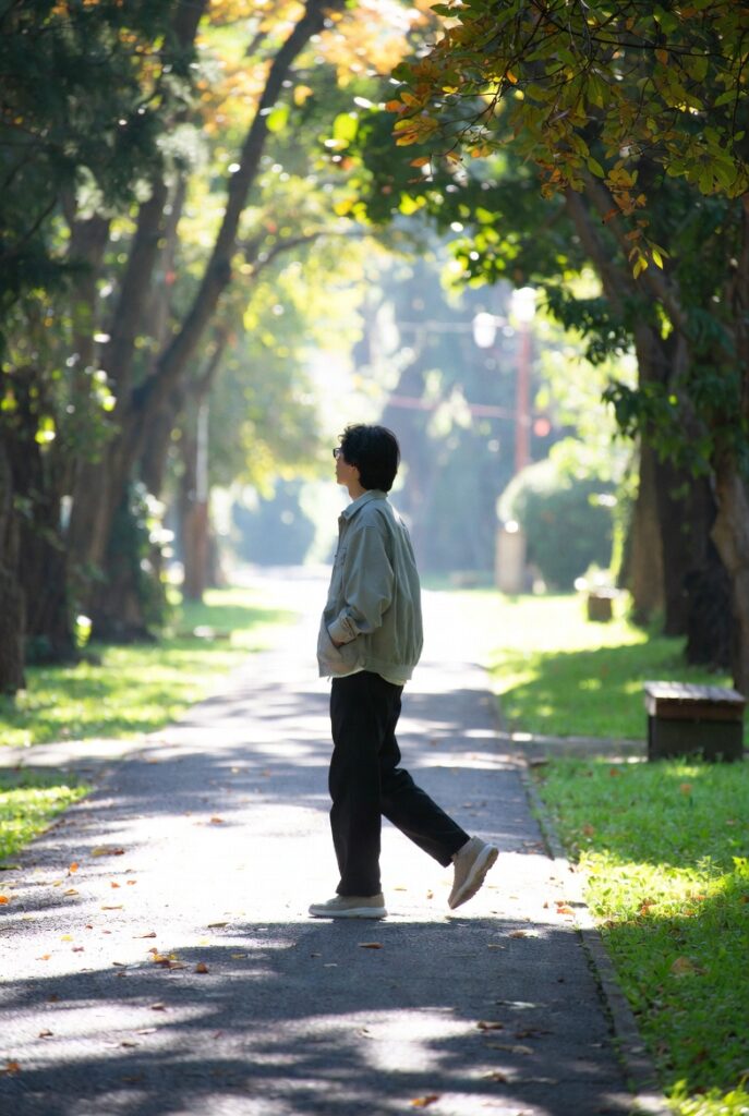 Cara Sederhana Menikmati Suasana Sekitar Saat Berjalan